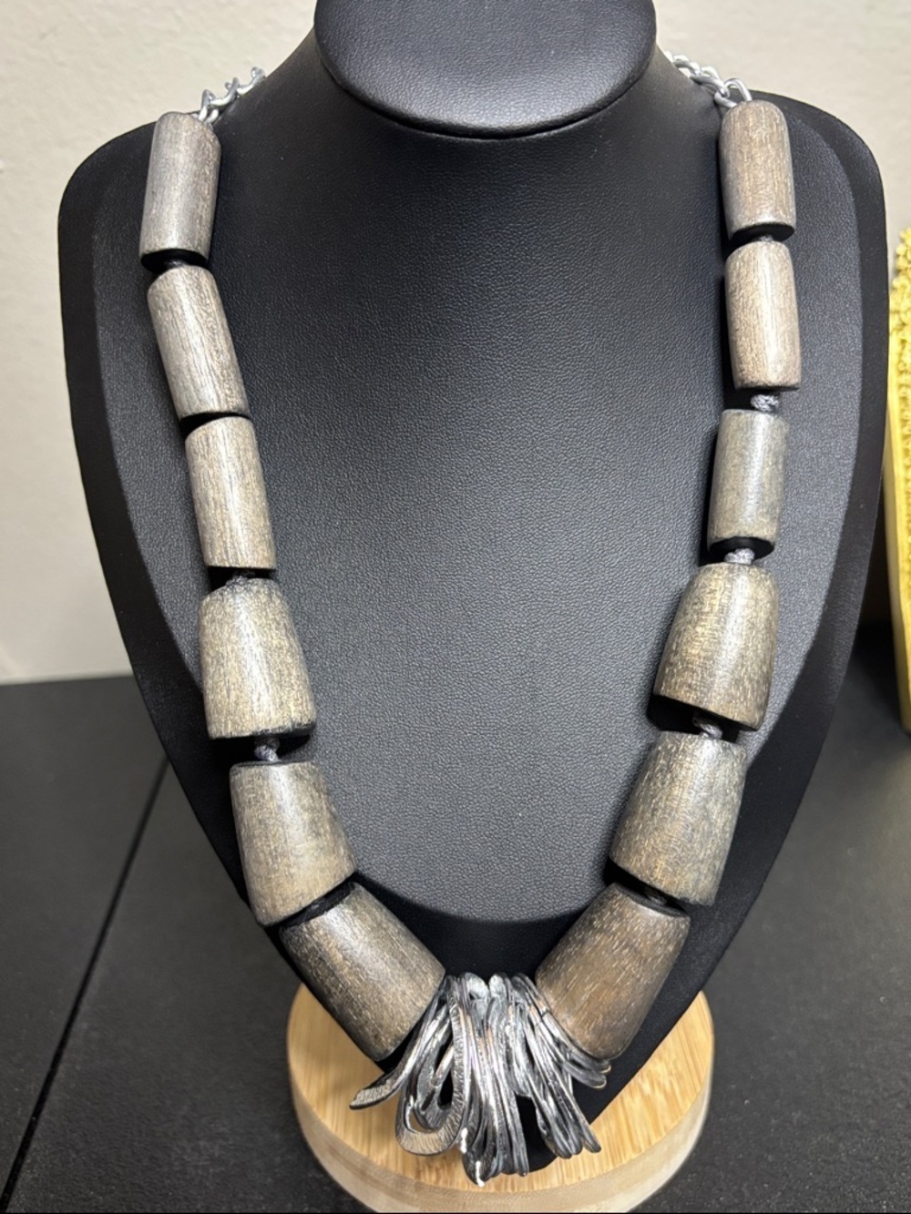 Chunky Barrel Geometric Beaded Silver Tone Discs Statement Lightweight Necklace